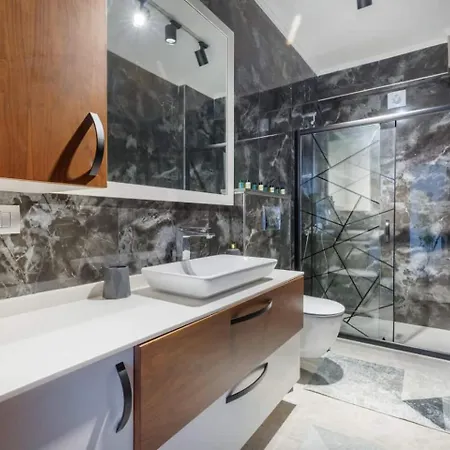 Appartement 2 Bedroom W Panoramic Bosphorus Views & Cleaning *